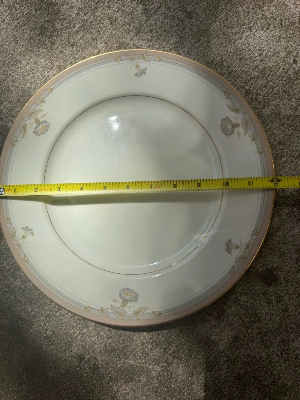 Set of 2 Mikasa Classic Floral Gold-Rimmed Dinner Plate - White and Gold